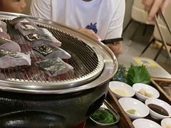 -围炉肉舍•炭烤活鳗•丹东海鲜烤肉(步行街店)