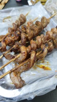 阿龙烤串-"日想夜想日夜想,总算阿龙吃上了.火爆到没.