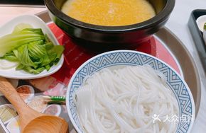 Scholar's Golden Soup Rice Noodles