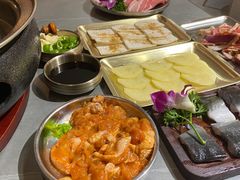 -围炉肉舍•炭烤活鳗•丹东海鲜烤肉(步行街店)