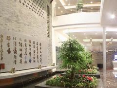 -成都中升之星奔驰4S店