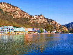 -百里峡七彩艺术小镇