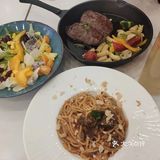 兰州中心新开了一家专门吃牛排的店