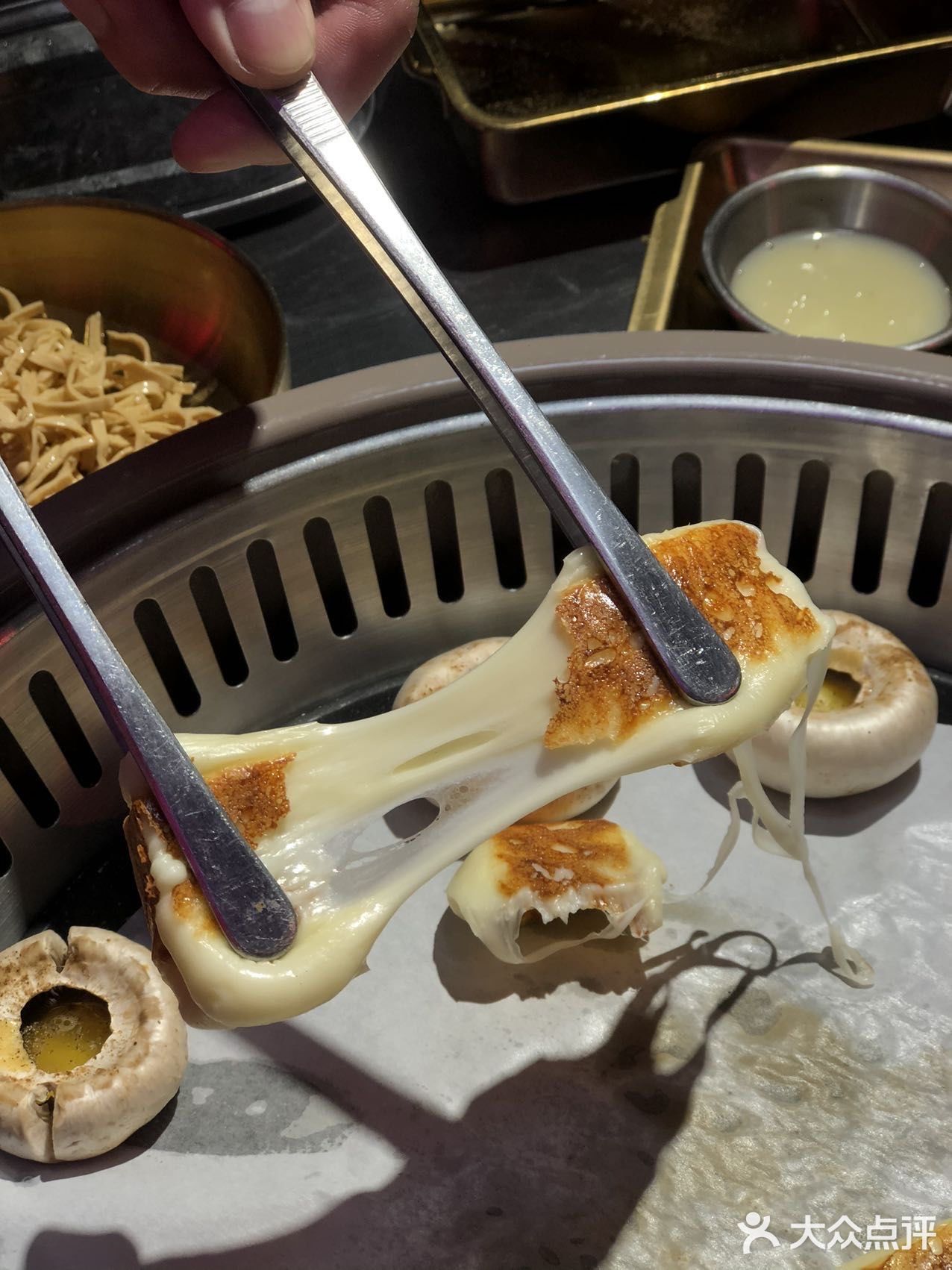 吃顿烤肉还能拍复古大片，南京这家自烤食堂绝啦！ 