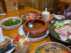 -老滇山寨•云南特色菜•地方菜•民族风情歌舞表演(金碧店)