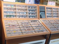-光明眼镜·蔡司授权(徐泾店)