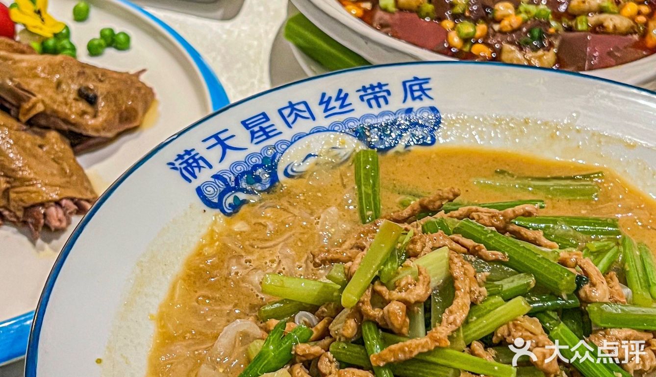 炸八块，这都是招牌 包括吃饭之前会有开胃小菜