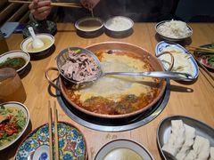 -洱火云南酸菜牛肉火锅(石景山当代商城店)