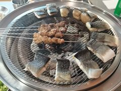 -围炉肉舍•炭烤活鳗•丹东海鲜烤肉(步行街店)