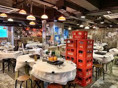 大堂-鲜入围煮花胶鸡海鲜火锅