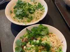 豌豆杂酱面-小街天府