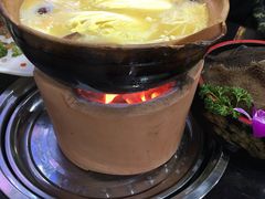 鸡煲花胶汤-港迹·鲜围煮海鲜火锅(湖州时代广场店)