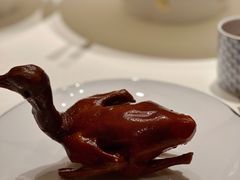 玻璃脆皮香茅石歧乳鸽-炳胜私厨(万象前海店)