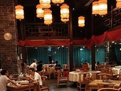 -帅巴人舅母子腊蹄民俗村