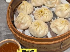 蟹粉蟹膏鲜肉双拼-莱莱小笼·乔艾