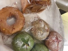 -顶东面包花园·生日蛋糕(世博店)