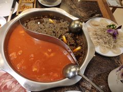 番茄鸳鸯锅-三只耳冷锅鱼火锅(玉林店)