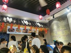 大堂-爆炸头阿姨小四川正宗川味小吃(无任何分店)