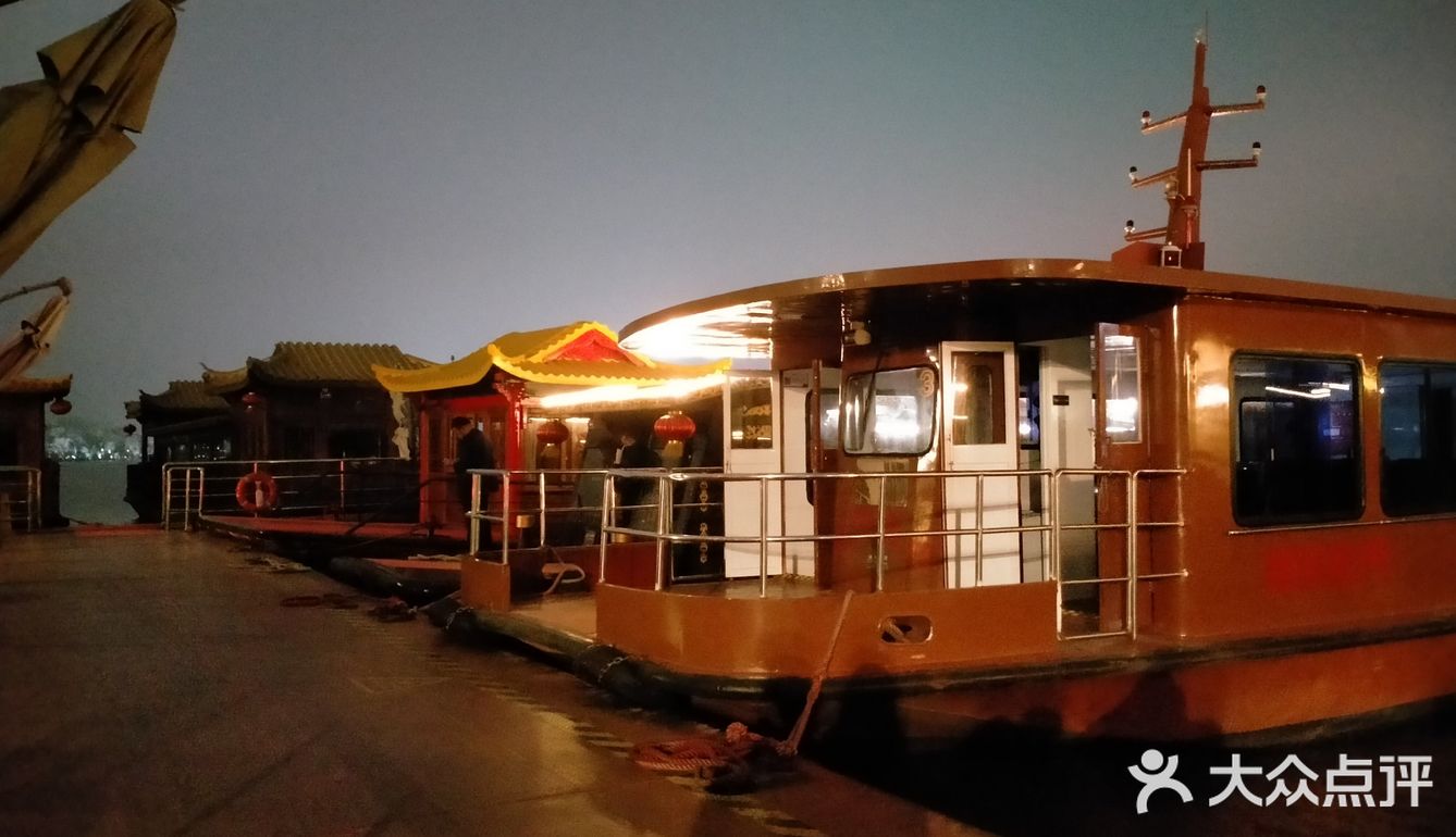 夜游南湖[调皮]