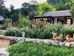 -百里峡七彩艺术小镇