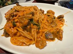 经典意大利细面配蒜味番茄酱-WOLFGANG PUCK KITCHEN & BAR(迪士尼小镇店)
