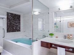 -深圳富苑皇冠假日套房酒店