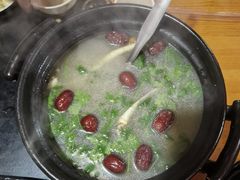 -果松木炭酸菜铜火锅·外婆参鸡汤