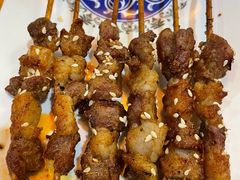 现穿羊肉串-呼伦贝尔烤羊·蒙古烤羊排(骏景店)