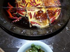 -红九格老火锅(三峡广场店)