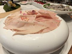 -茅草房·河畔园林火锅