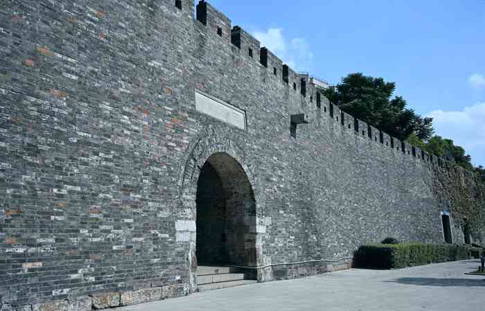 常州明城墙-"忙里偷闲,中午和小伙伴吃完烤肉就沿着城墙.