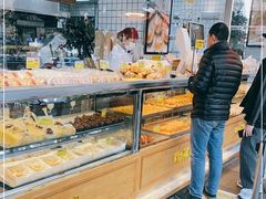 面包甜点陈列柜-鲍师傅糕点(江苏路店)