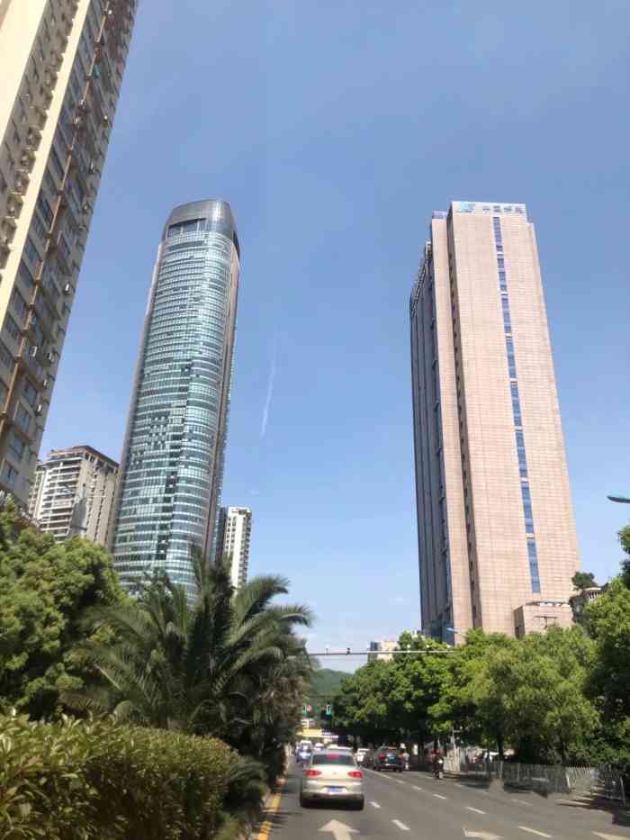 大十字广场-"大十字广场修好了有10几年了吧 记得刚刚.