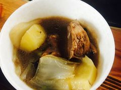 小鸡炖蘑菇-粘豆包柴火铁锅炖