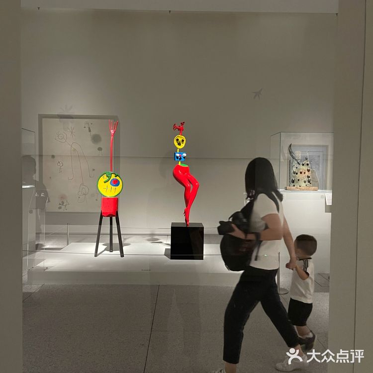 上海最好的现当代艺术馆的浦东美术馆开馆啦[加油]