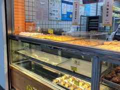 面包甜点陈列柜-鲍师傅糕点(江苏路店)