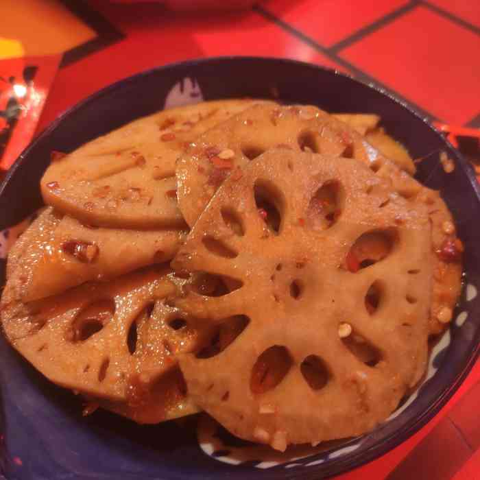 灶门坎卤味烧烤(红谷滩店)-"整体风格很中式,服务员的服务态度超级好