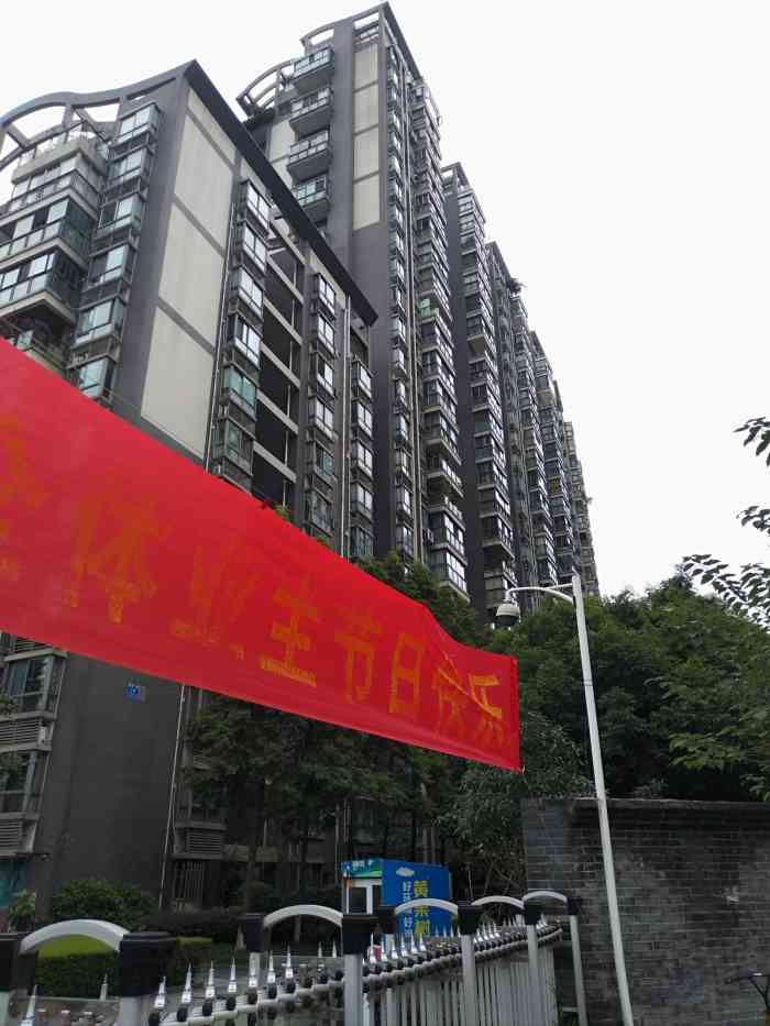 锦都3期-"从成都地铁宽窄巷子站走出来,首先看到的倒.