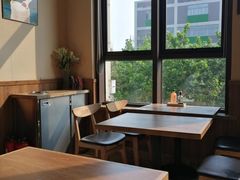 靠窗位-品利源凉皮(数码广场店)