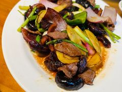 鲜菇炒牛肉-聚丰农庄
