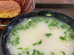 -万红路羊汤烧饼店(将台路店)