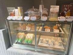 面包甜点陈列柜-喜茶(广州中山六路店)
