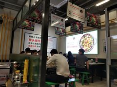 大堂-晓彭肥肠鸡·泡椒鸡火锅(水木天地店)