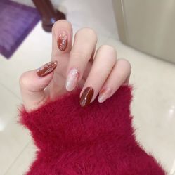 -花岐款式专研健康美甲沙龙