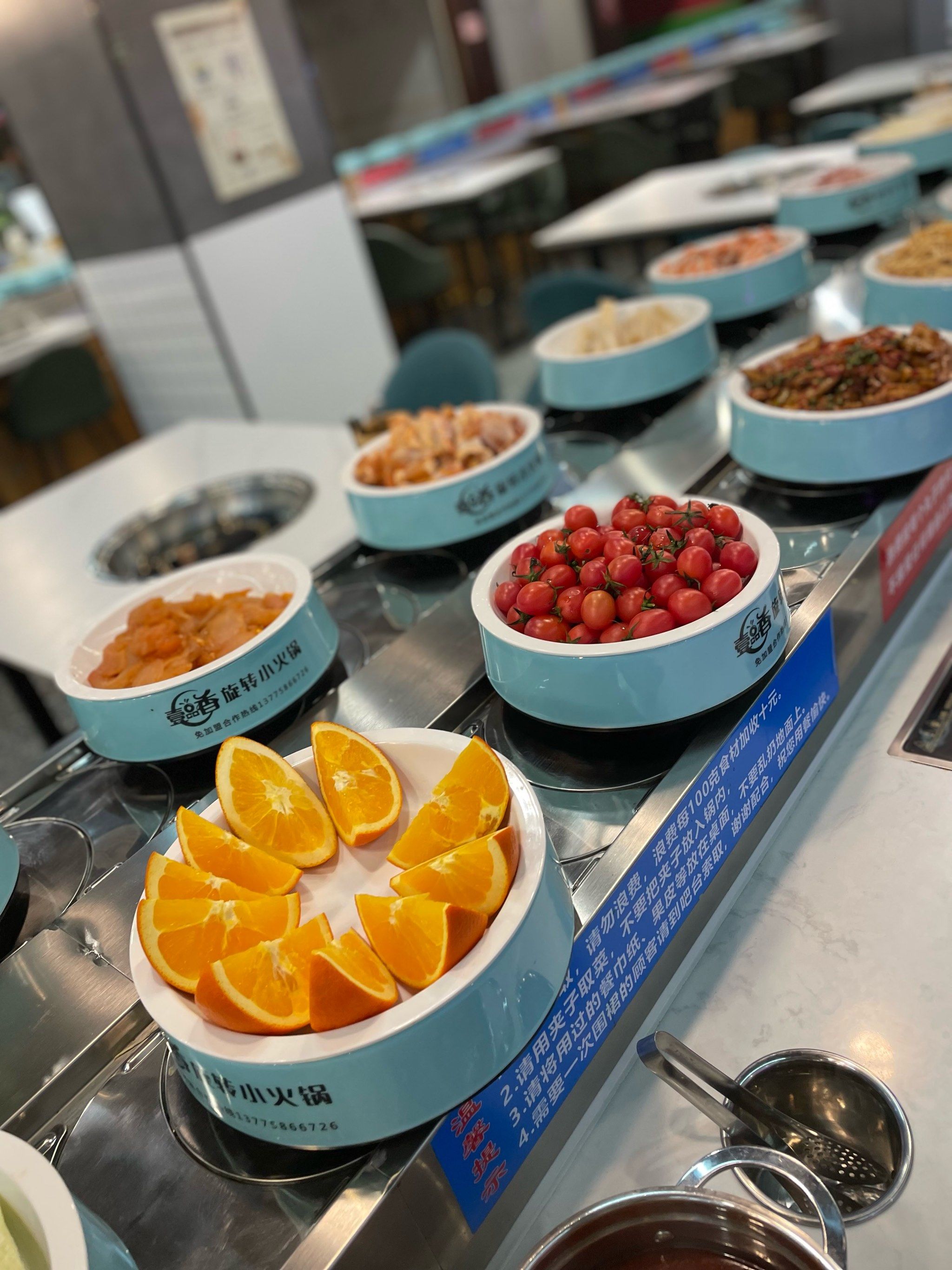 自助旋转小火锅充满了回忆感!