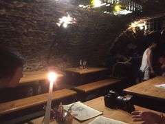 地窖餐厅的一个洞-Krčma Šatlava