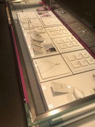 -潮宏基珠宝旗舰店(苏宁广场店)