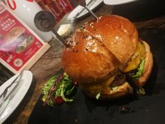 烤菠萝汉堡-HIGH FIVE哈福手工汉堡(桂林路店)