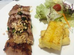 西贡炭烧烤猪颈肉配菠萝-美奈小馆·越南料理(中航城君尚购物中心店)