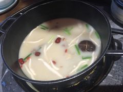 -三人行骨头王火锅(长寿店)
